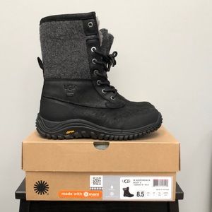 UGG W Adirondack Boot II